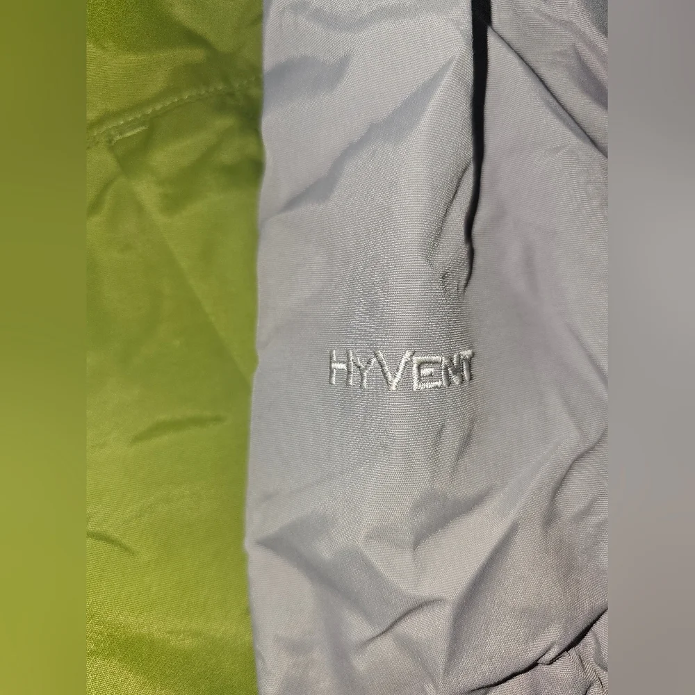 The  North Face Hy-Vent Jacket size X Large  Boys Green/Grey